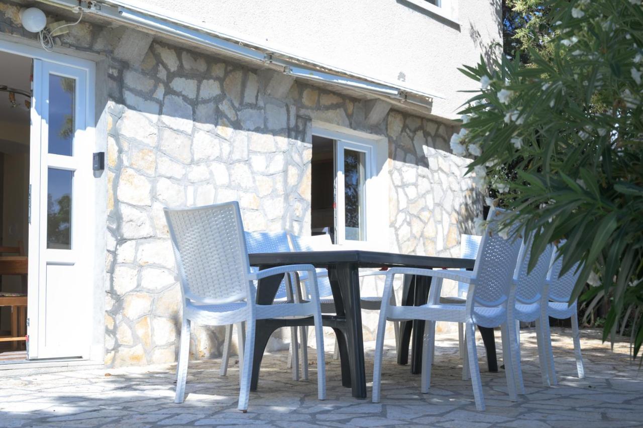 Beachfront House Ivana With Pool - Renovated 2025 Cesarica Kültér fotó