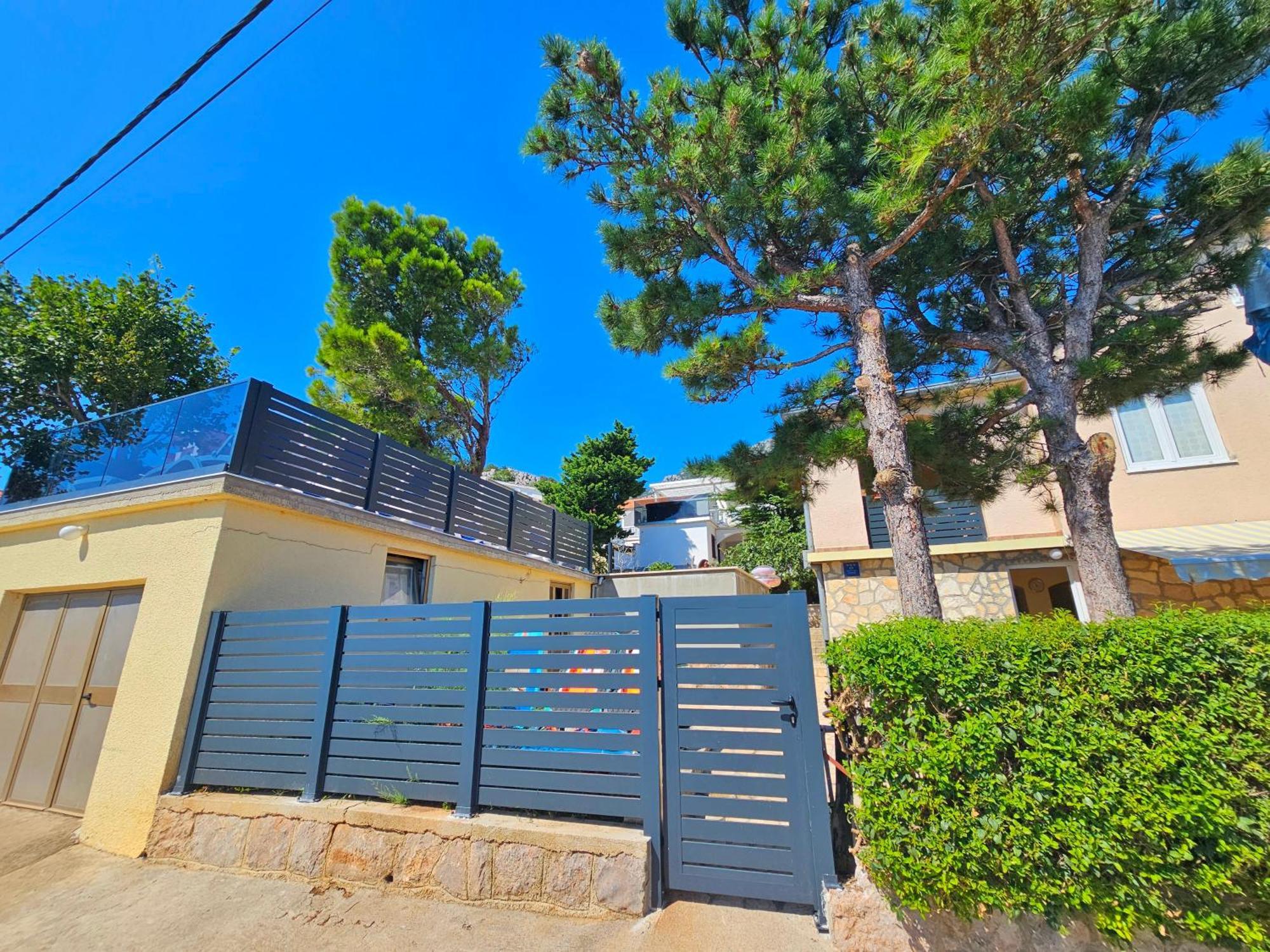 Beachfront House Ivana With Pool - Renovated 2025 Cesarica Kültér fotó