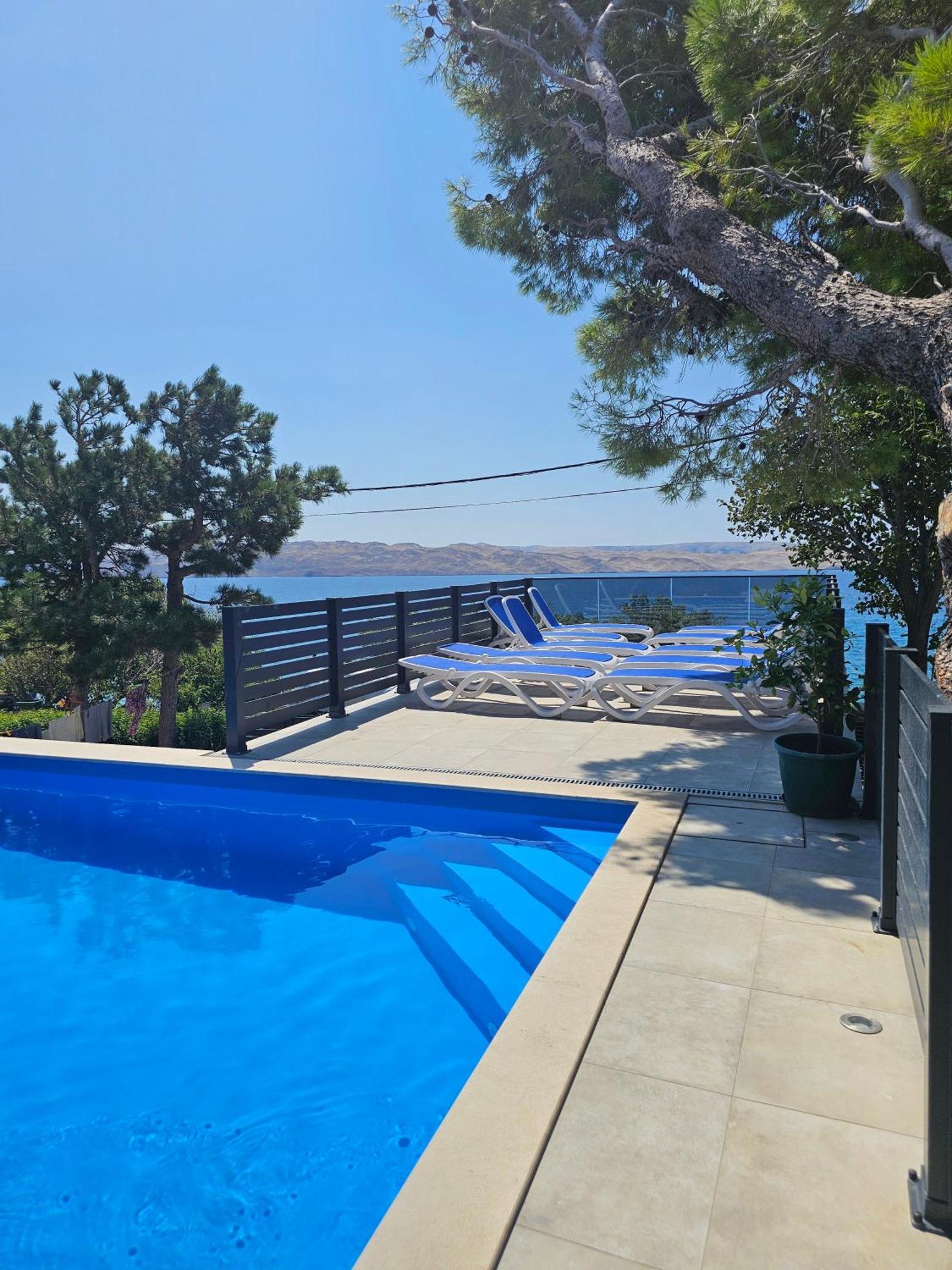 Beachfront House Ivana With Pool - Renovated 2025 Cesarica Kültér fotó