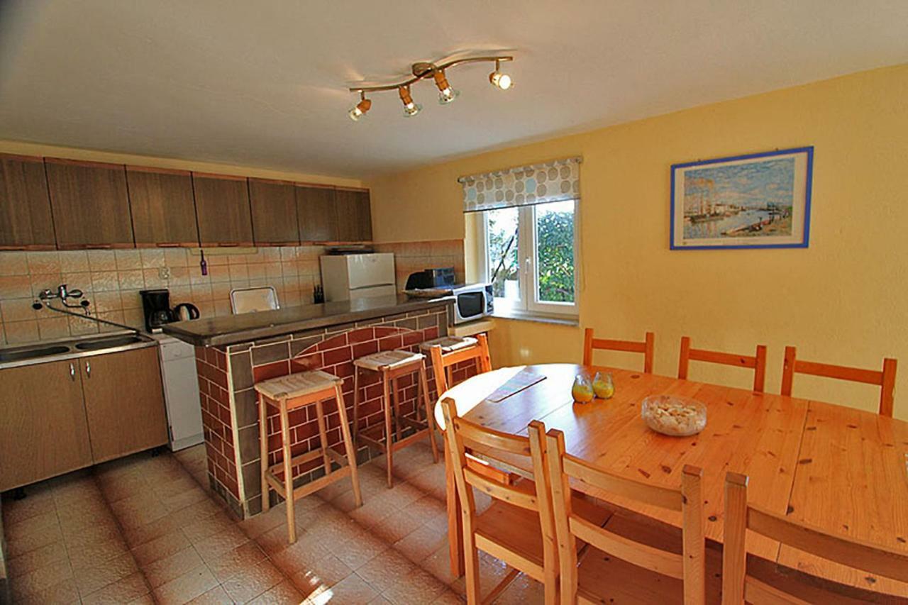 Beachfront House Ivana With Pool - Renovated 2025 Cesarica Kültér fotó