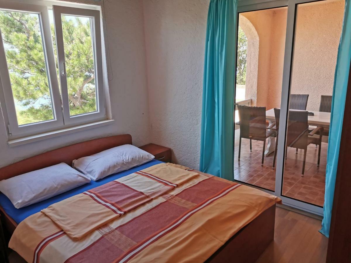 Beachfront House Ivana With Pool - Renovated 2025 Cesarica Kültér fotó