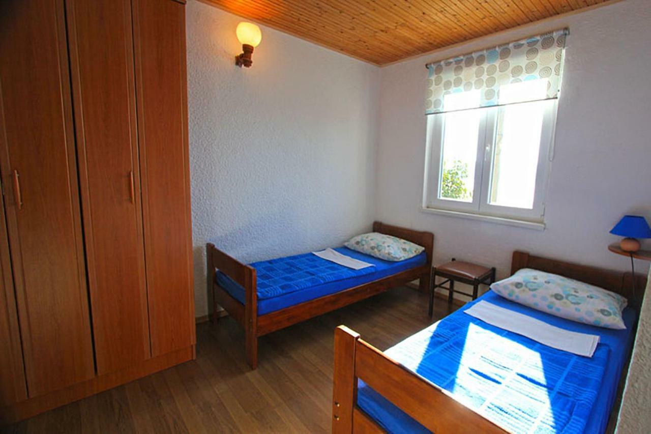 Beachfront House Ivana With Pool - Renovated 2025 Cesarica Kültér fotó