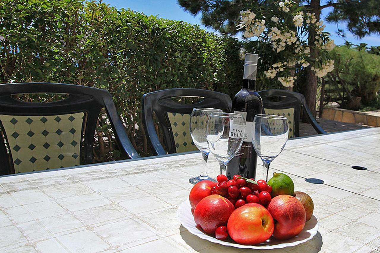 Beachfront House Ivana With Pool - Renovated 2025 Cesarica Kültér fotó
